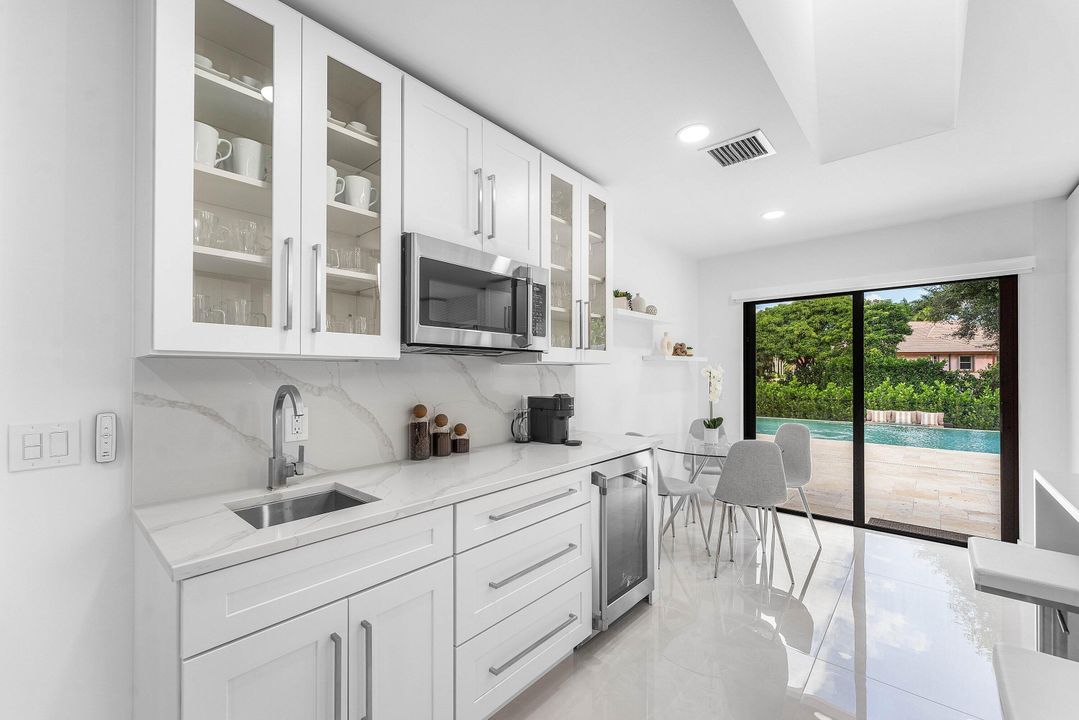 En Venta: $2,350,000 (4 camas, 3 baños, 2774 Pies cuadrados)