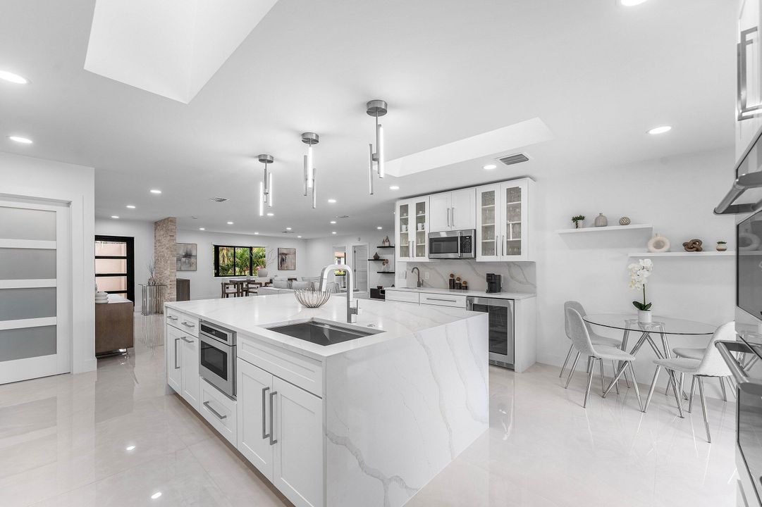 En Venta: $2,350,000 (4 camas, 3 baños, 2774 Pies cuadrados)