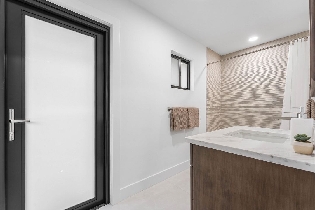 En Venta: $2,350,000 (4 camas, 3 baños, 2774 Pies cuadrados)