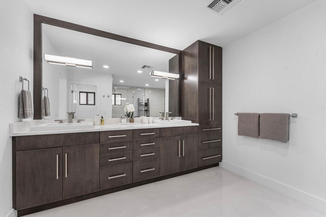 En Venta: $2,350,000 (4 camas, 3 baños, 2774 Pies cuadrados)