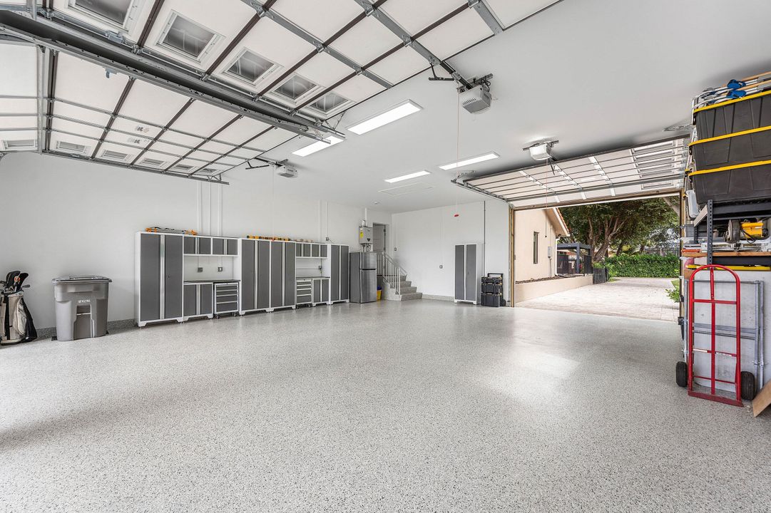 En Venta: $2,350,000 (4 camas, 3 baños, 2774 Pies cuadrados)