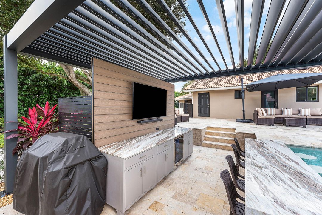 En Venta: $2,350,000 (4 camas, 3 baños, 2774 Pies cuadrados)