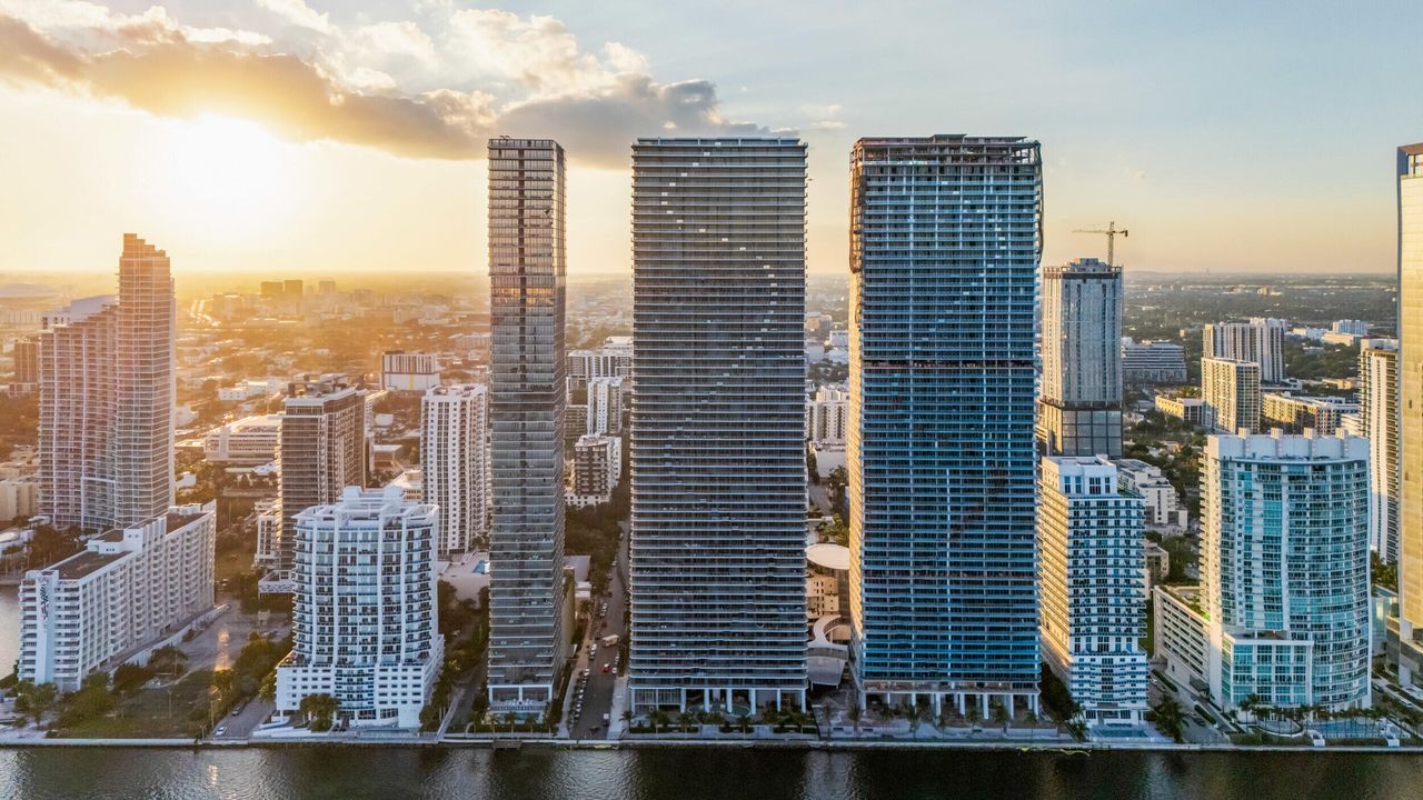 待售: $8,998,000 (6 贝兹, 6 浴室, 5010 平方英尺)