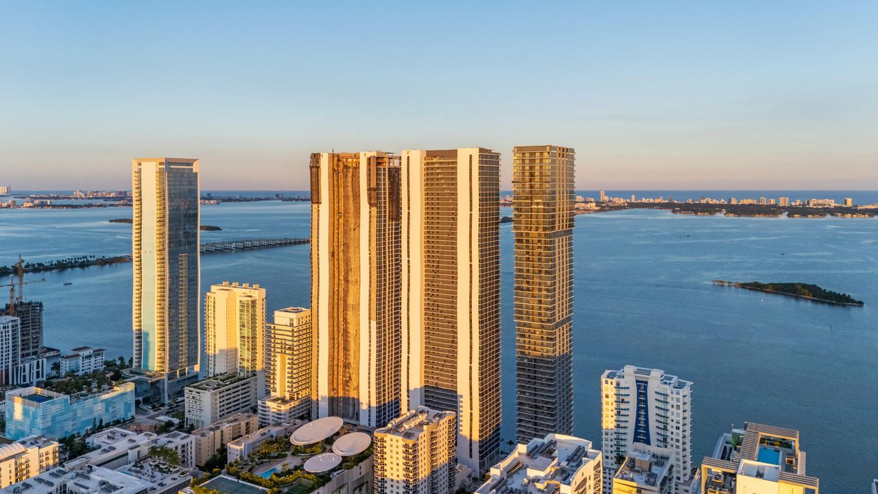 待售: $8,998,000 (6 贝兹, 6 浴室, 5010 平方英尺)