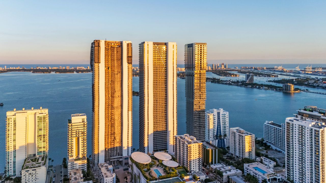 待售: $8,998,000 (6 贝兹, 6 浴室, 5010 平方英尺)