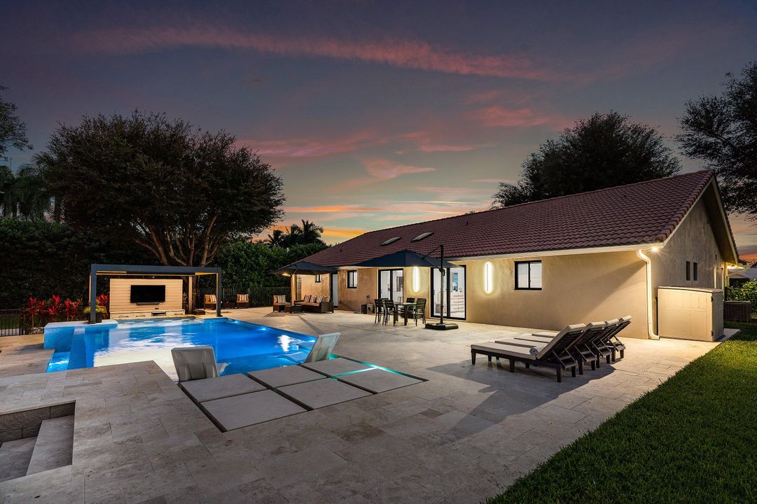 En Venta: $2,350,000 (4 camas, 3 baños, 2774 Pies cuadrados)