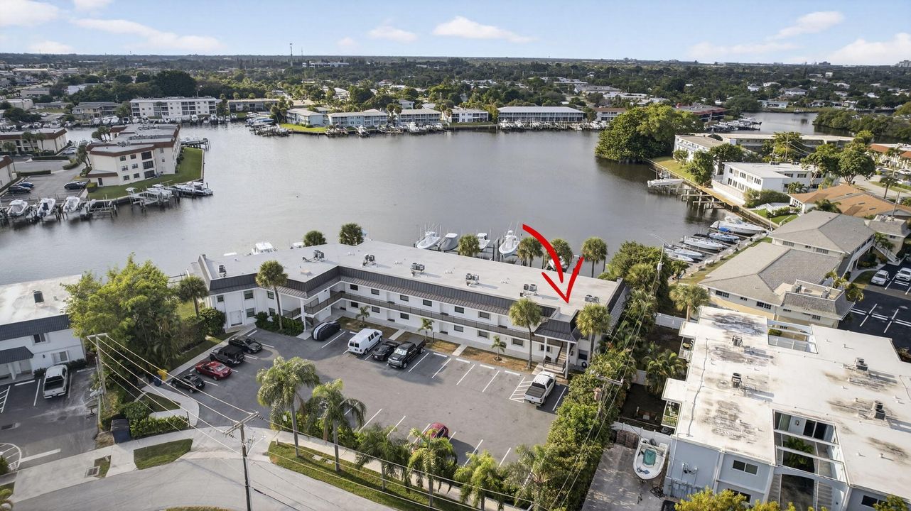 合同活跃: $525,000 (2 贝兹, 2 浴室, 858 平方英尺)