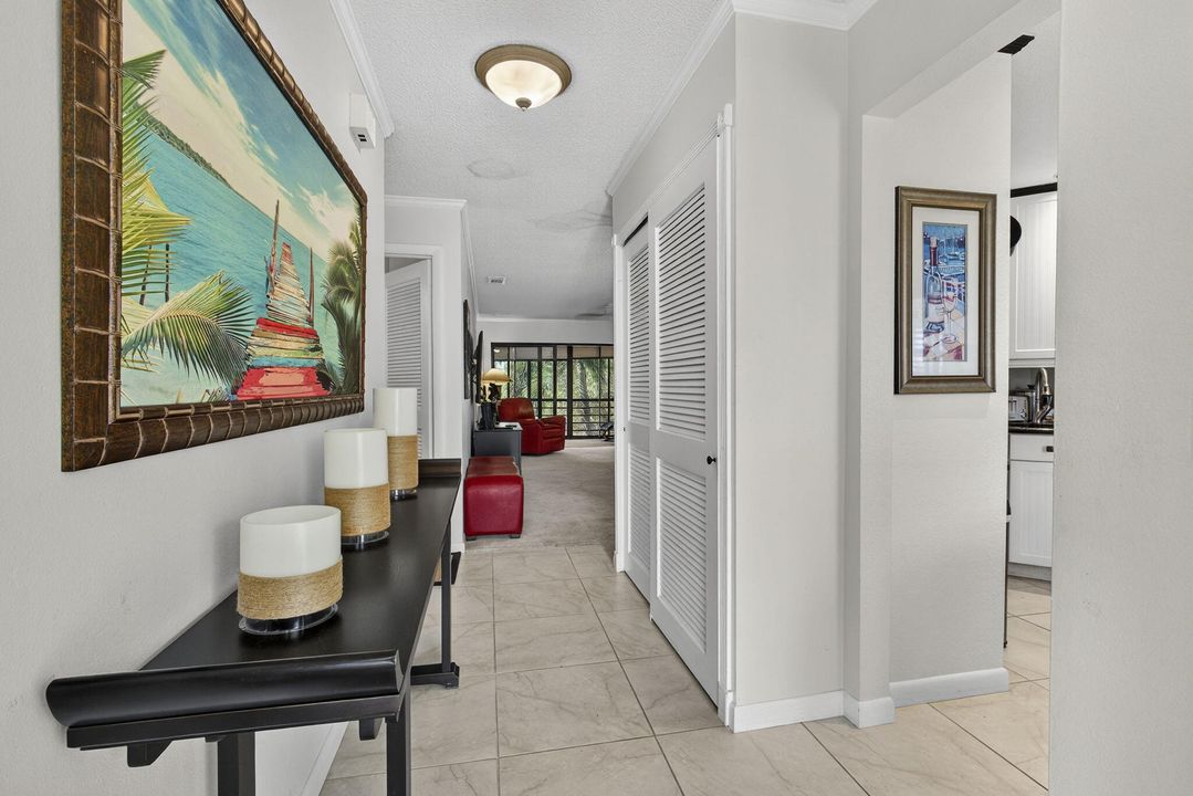 合同活跃: $525,000 (2 贝兹, 2 浴室, 858 平方英尺)