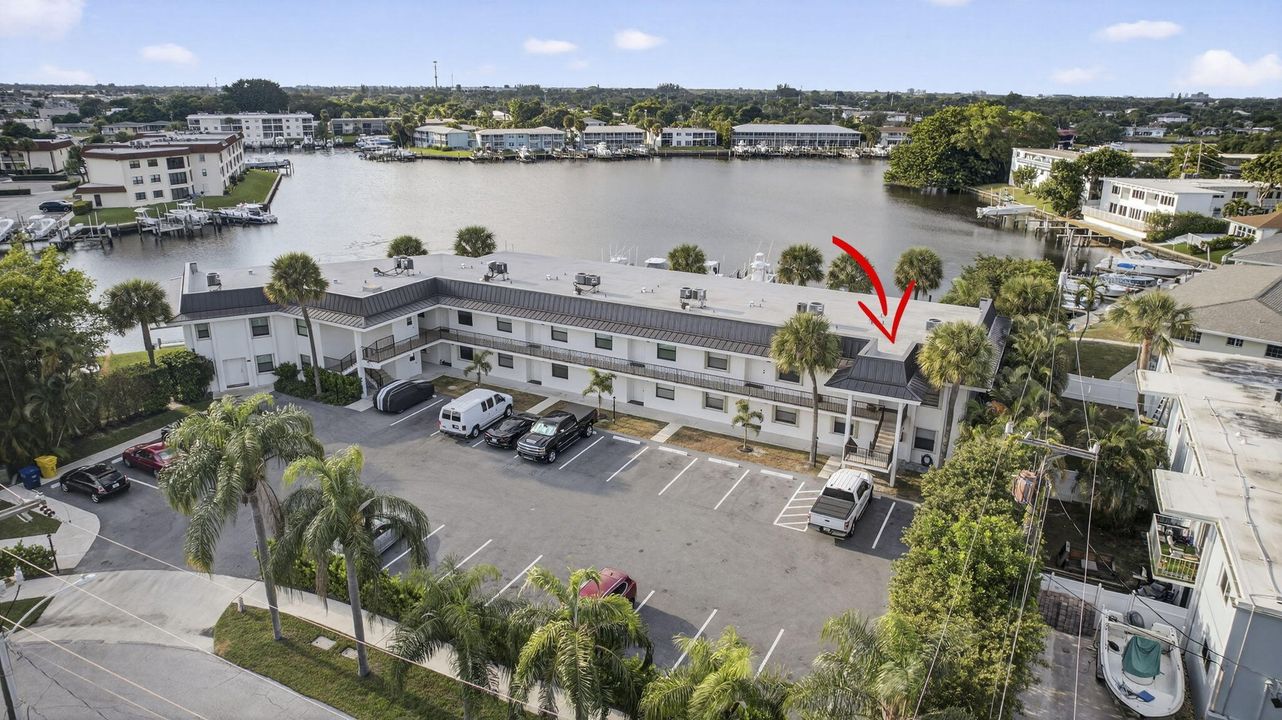 合同活跃: $525,000 (2 贝兹, 2 浴室, 858 平方英尺)