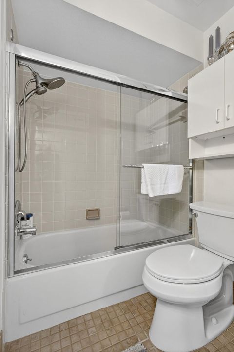 合同活跃: $525,000 (2 贝兹, 2 浴室, 858 平方英尺)