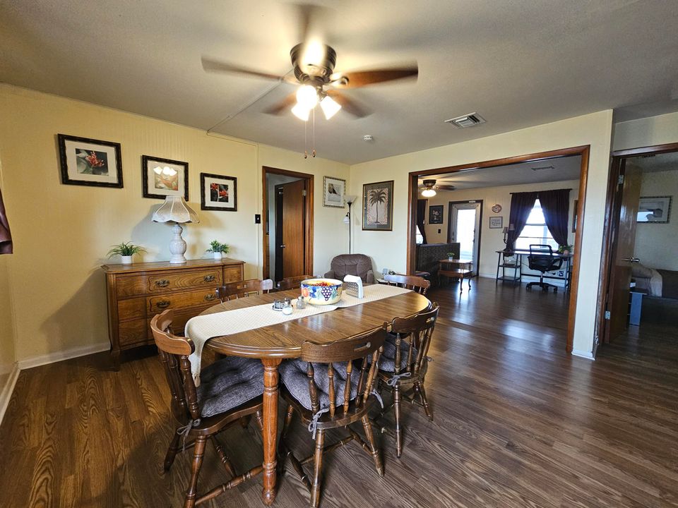 Active With Contract: $169,000 (2 beds, 1 baths, 896 Square Feet)