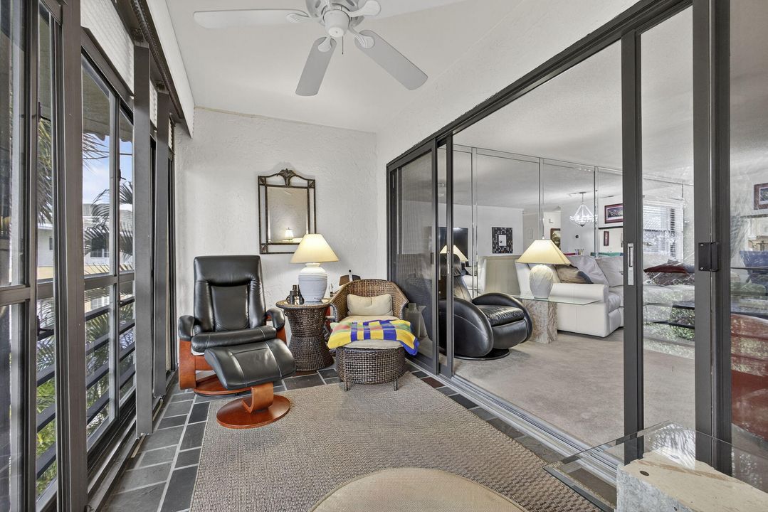 合同活跃: $525,000 (2 贝兹, 2 浴室, 858 平方英尺)