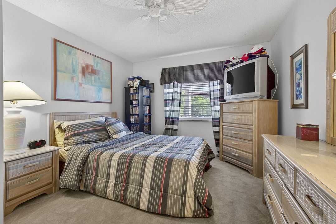 合同活跃: $525,000 (2 贝兹, 2 浴室, 858 平方英尺)