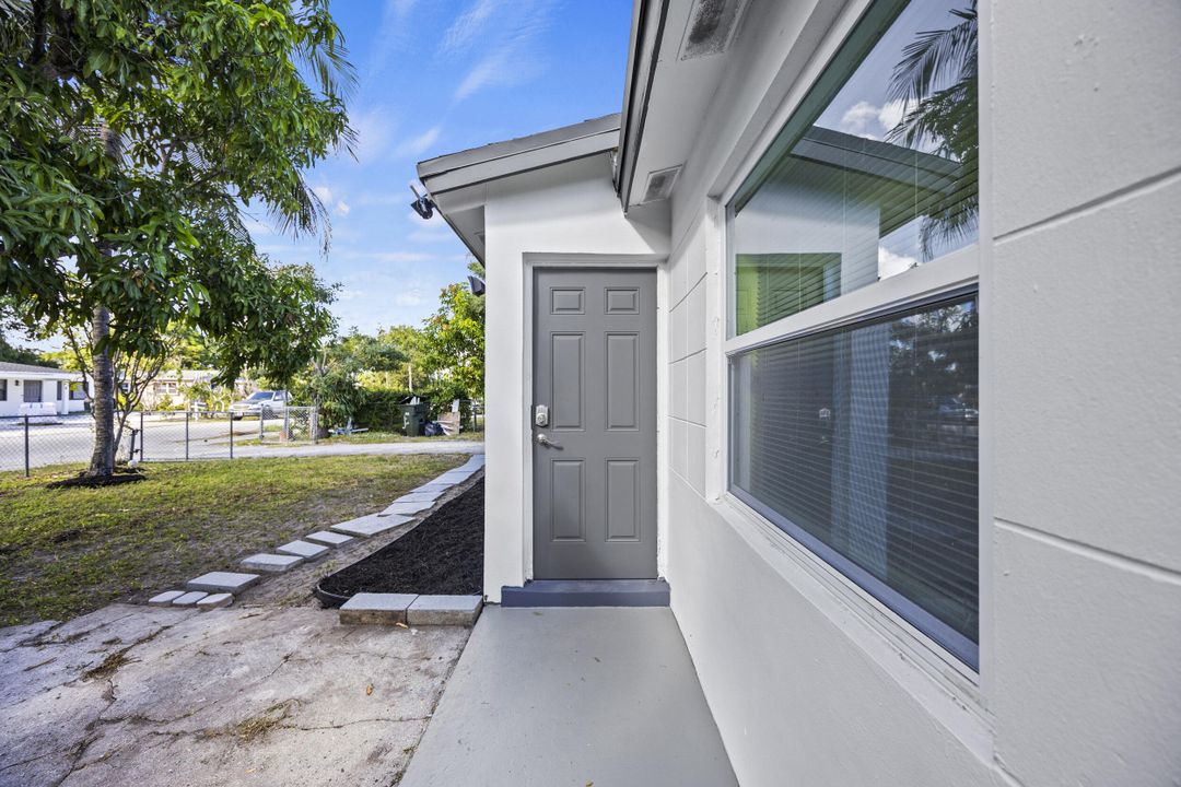 Active With Contract: $385,000 (4 beds, 1 baths, 1082 Square Feet)