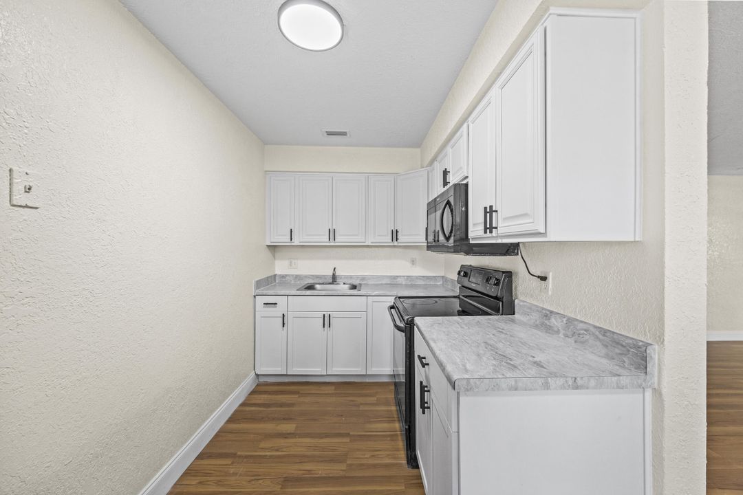 Active With Contract: $385,000 (4 beds, 1 baths, 1082 Square Feet)