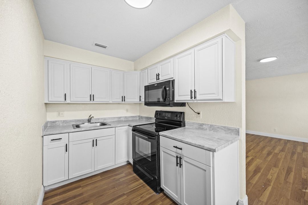 Active With Contract: $385,000 (4 beds, 1 baths, 1082 Square Feet)