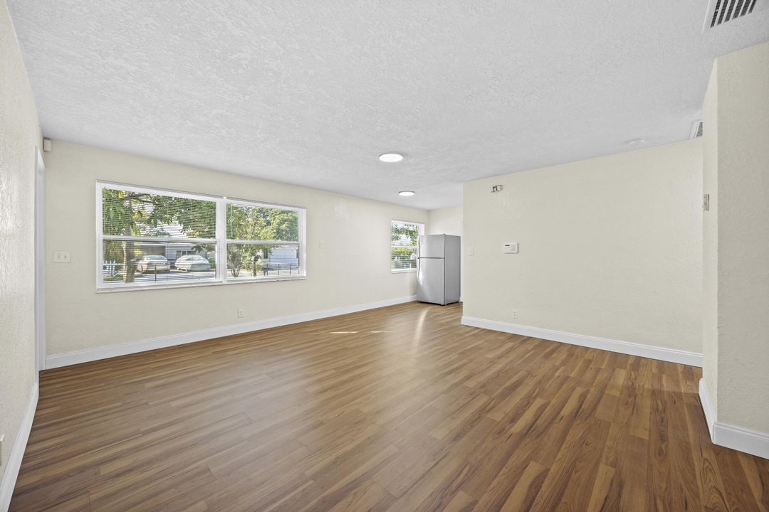 Active With Contract: $385,000 (4 beds, 1 baths, 1082 Square Feet)