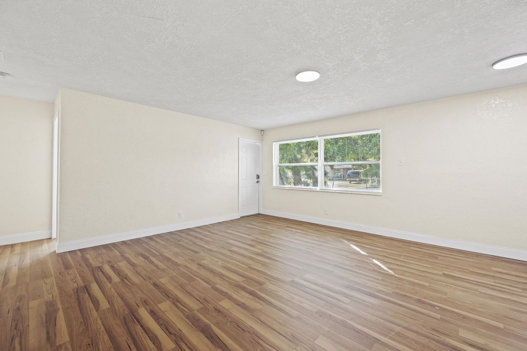 Active With Contract: $385,000 (4 beds, 1 baths, 1082 Square Feet)