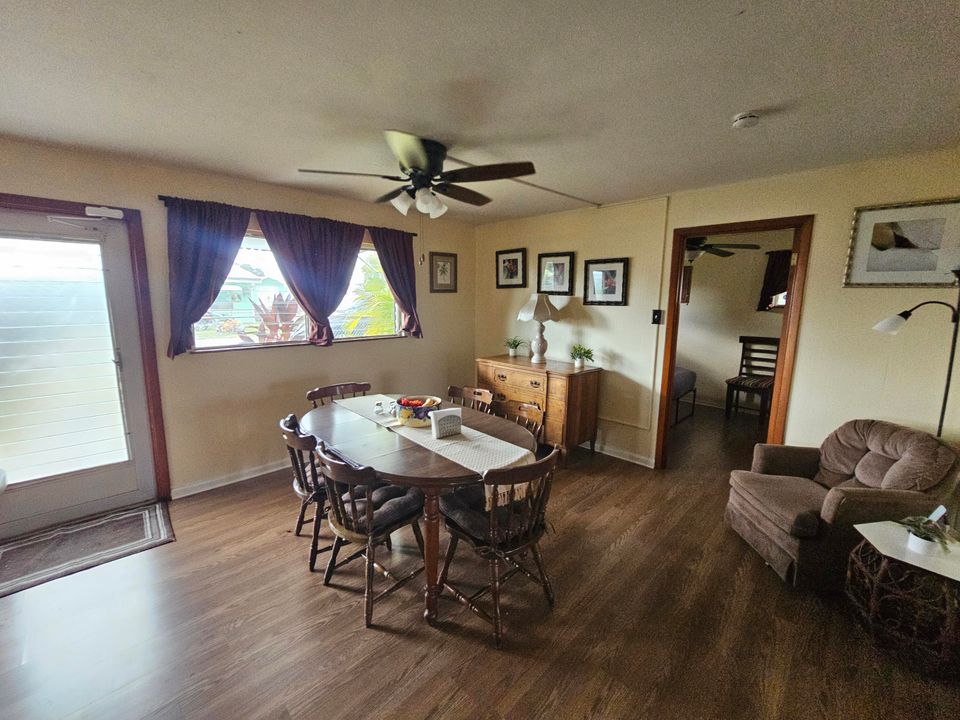 Active With Contract: $169,000 (2 beds, 1 baths, 896 Square Feet)