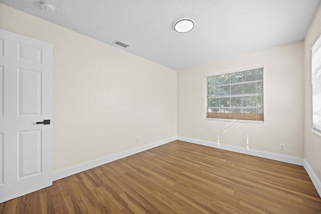 Active With Contract: $385,000 (4 beds, 1 baths, 1082 Square Feet)