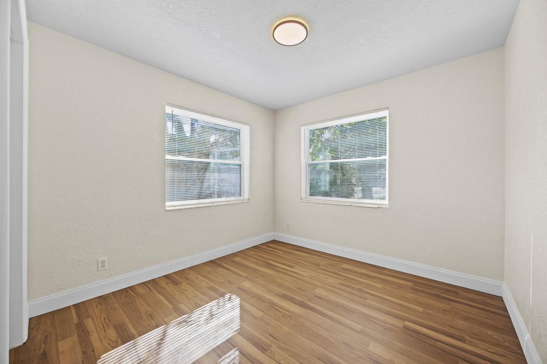 Active With Contract: $385,000 (4 beds, 1 baths, 1082 Square Feet)