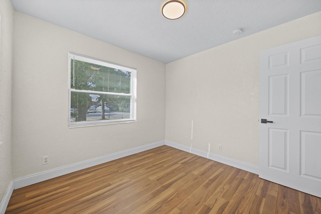 Active With Contract: $385,000 (4 beds, 1 baths, 1082 Square Feet)