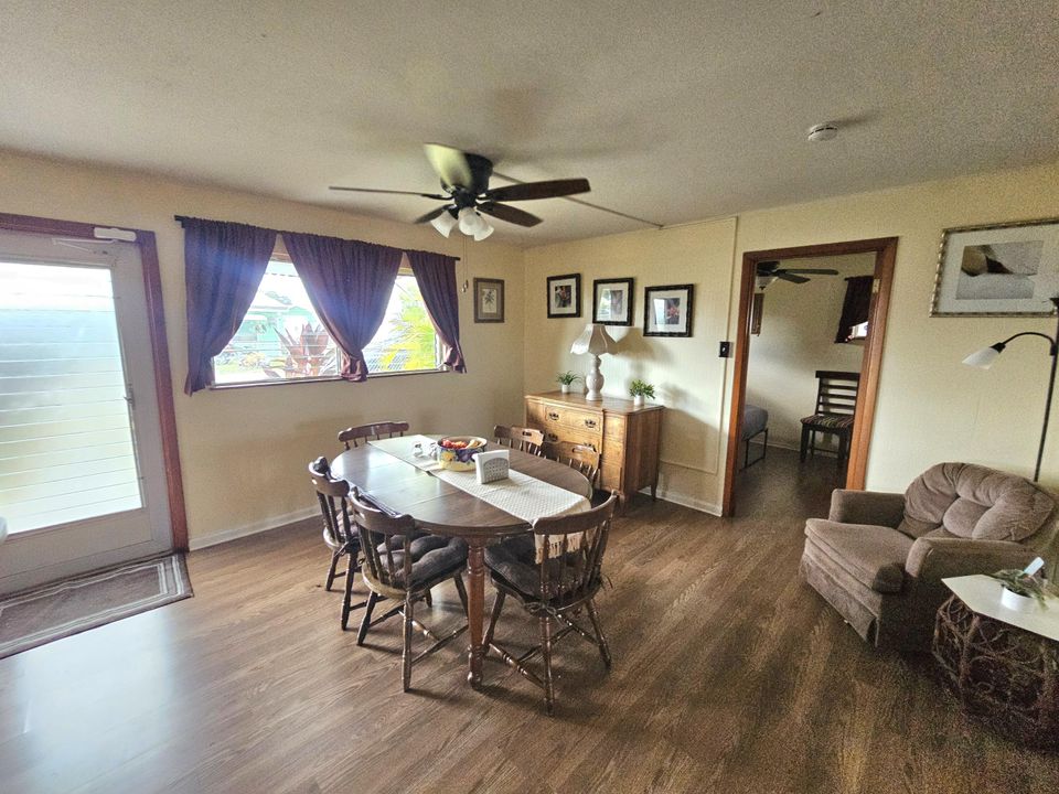 Active With Contract: $169,000 (2 beds, 1 baths, 896 Square Feet)