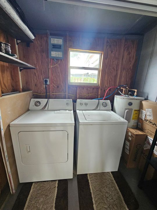 Active With Contract: $169,000 (2 beds, 1 baths, 896 Square Feet)