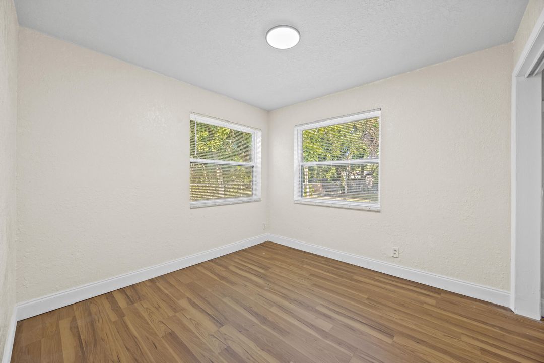 Active With Contract: $385,000 (4 beds, 1 baths, 1082 Square Feet)