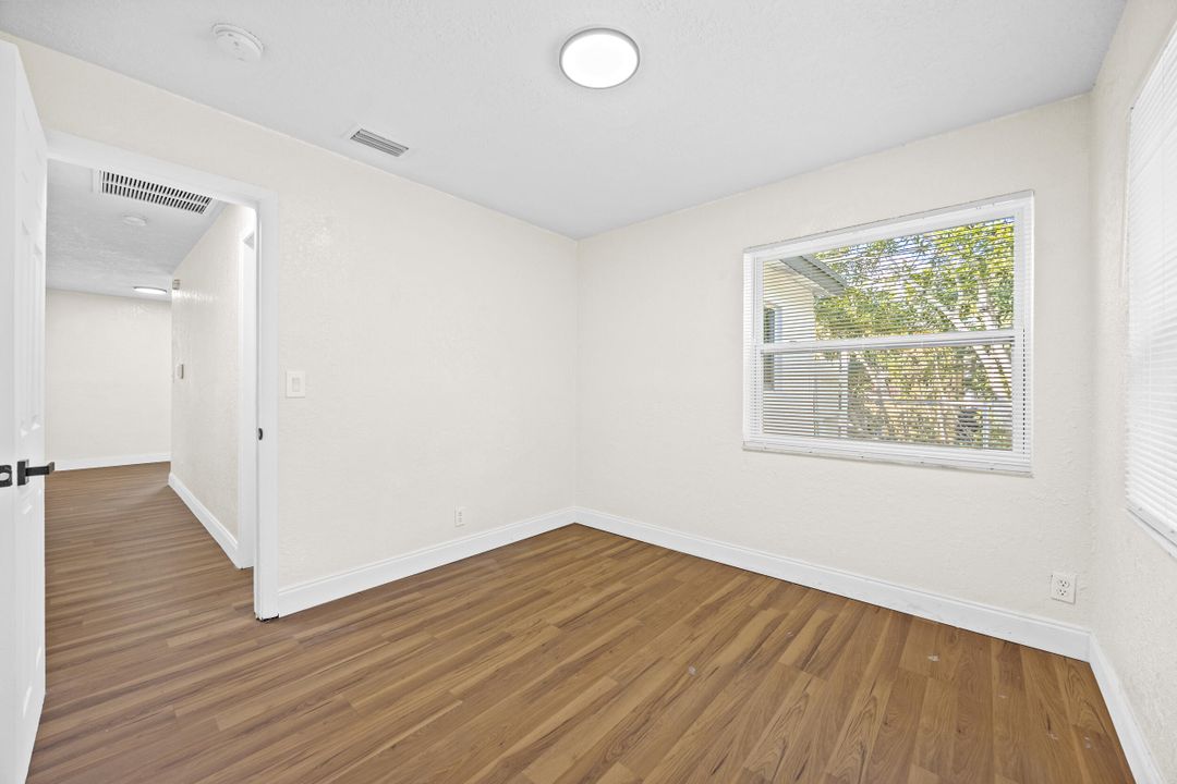 Active With Contract: $385,000 (4 beds, 1 baths, 1082 Square Feet)