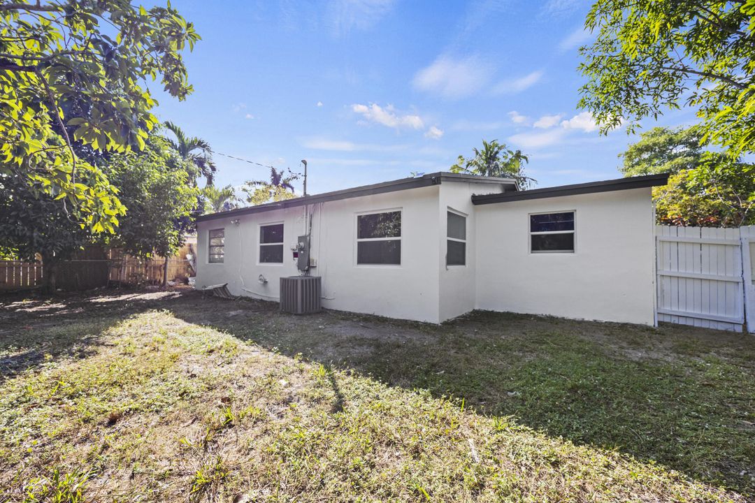 Active With Contract: $385,000 (4 beds, 1 baths, 1082 Square Feet)