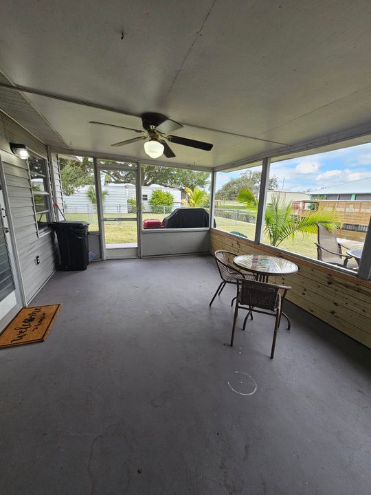 Active With Contract: $169,000 (2 beds, 1 baths, 896 Square Feet)