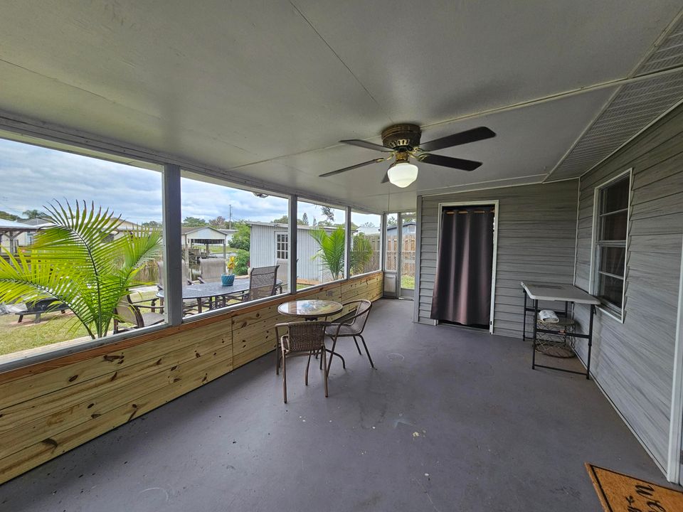 Active With Contract: $169,000 (2 beds, 1 baths, 896 Square Feet)