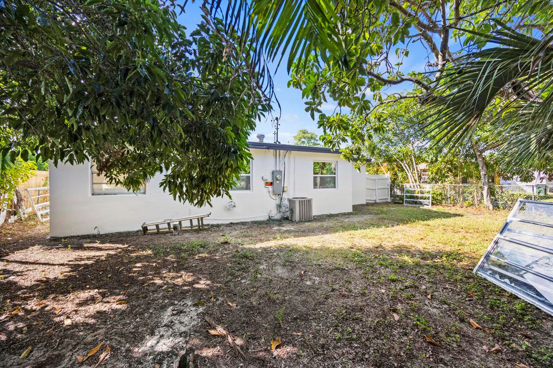 Active With Contract: $385,000 (4 beds, 1 baths, 1082 Square Feet)