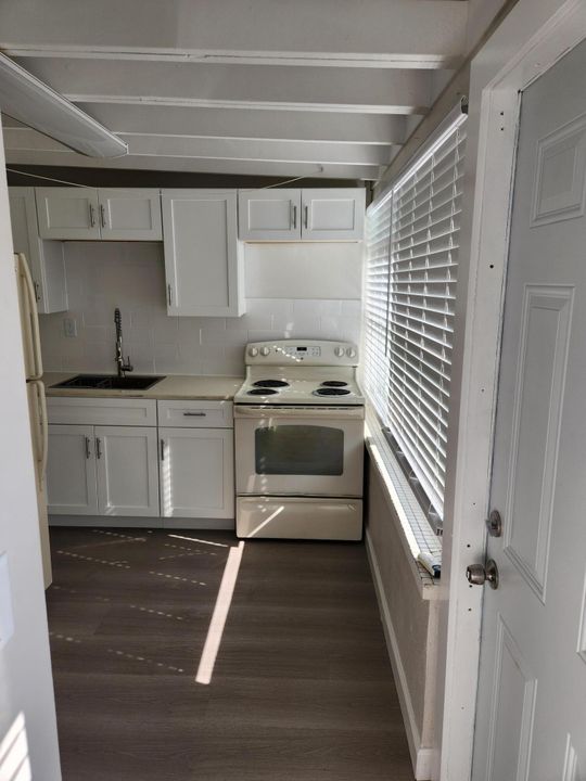 出租: $1,375 (1 贝兹, 2 浴室, 365 平方英尺)