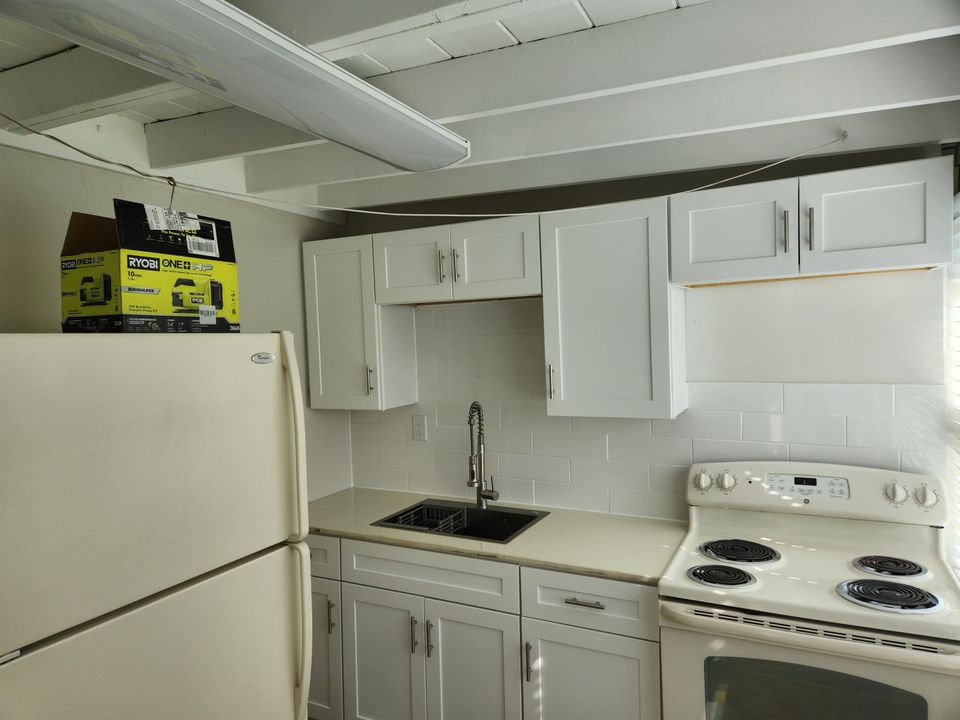 出租: $1,375 (1 贝兹, 2 浴室, 365 平方英尺)