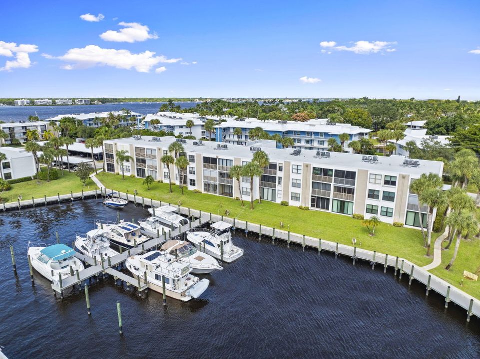 En Venta: $299,000 (2 camas, 2 baños, 1001 Pies cuadrados)