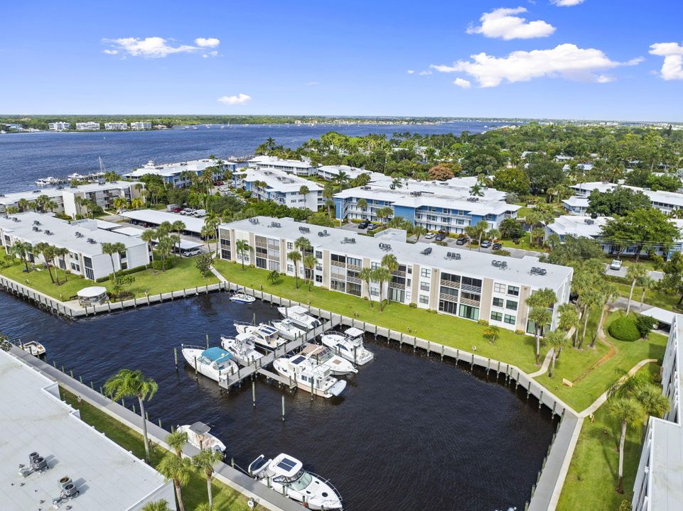 En Venta: $299,000 (2 camas, 2 baños, 1001 Pies cuadrados)