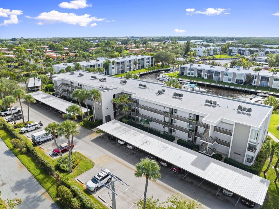 En Venta: $299,000 (2 camas, 2 baños, 1001 Pies cuadrados)