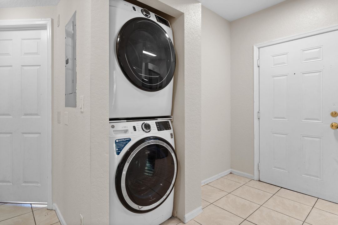 На продажу: $235,000 (3 спален, 2 ванн, 999 Квадратных фут)