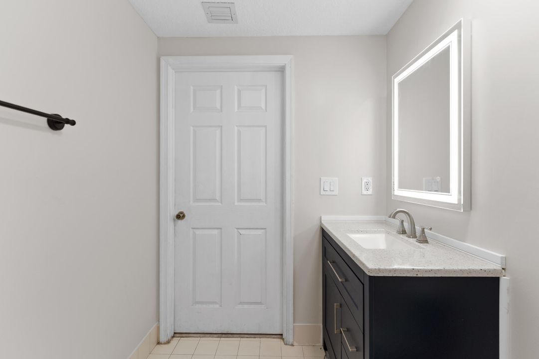 На продажу: $235,000 (3 спален, 2 ванн, 999 Квадратных фут)