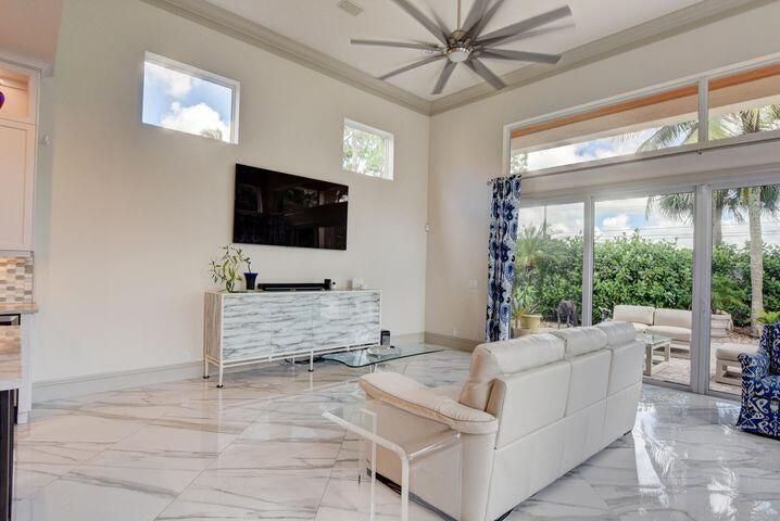 出租: $16,500 (6 贝兹, 5 浴室, 4329 平方英尺)