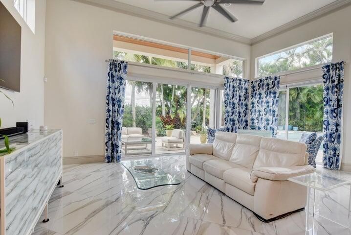 出租: $16,500 (6 贝兹, 5 浴室, 4329 平方英尺)