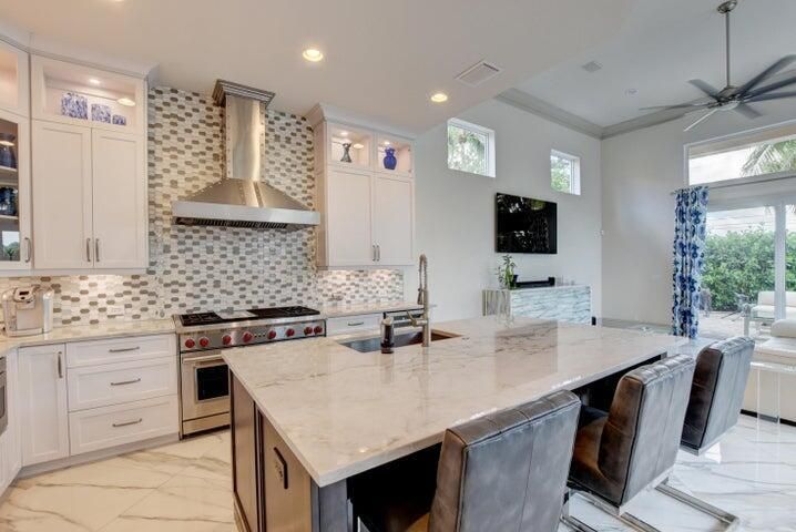 出租: $16,500 (6 贝兹, 5 浴室, 4329 平方英尺)