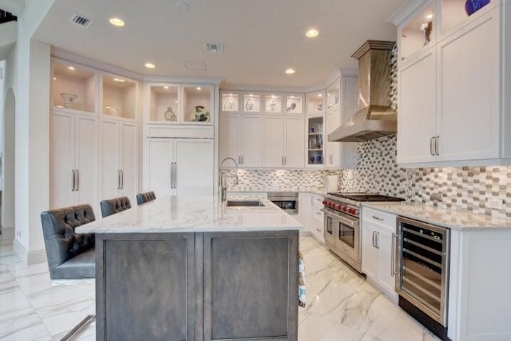 出租: $16,500 (6 贝兹, 5 浴室, 4329 平方英尺)