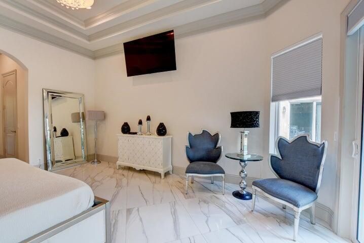 出租: $16,500 (6 贝兹, 5 浴室, 4329 平方英尺)