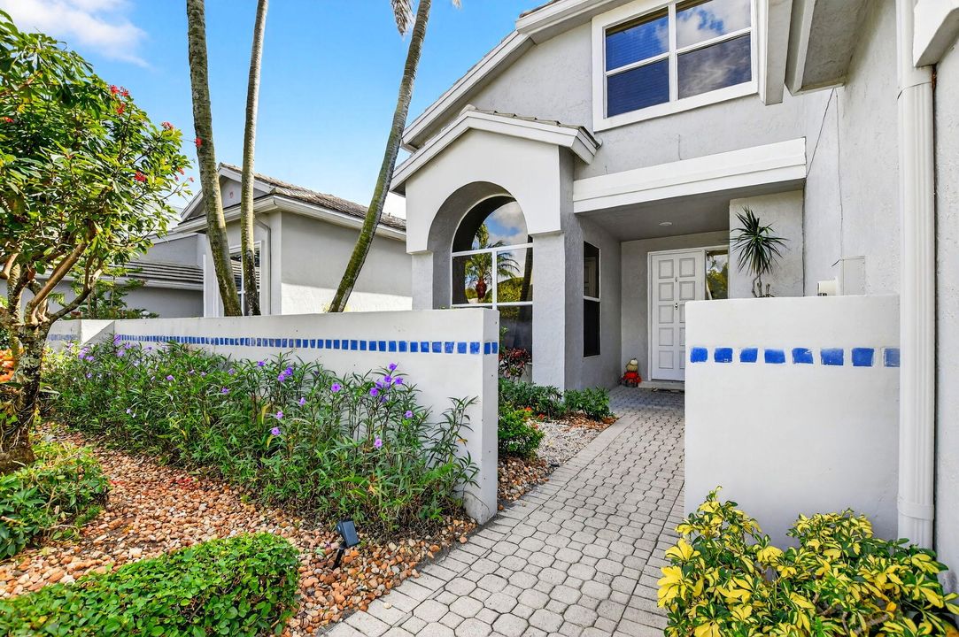 For Sale: $835,500 (3 beds, 2 baths, 2209 Square Feet)