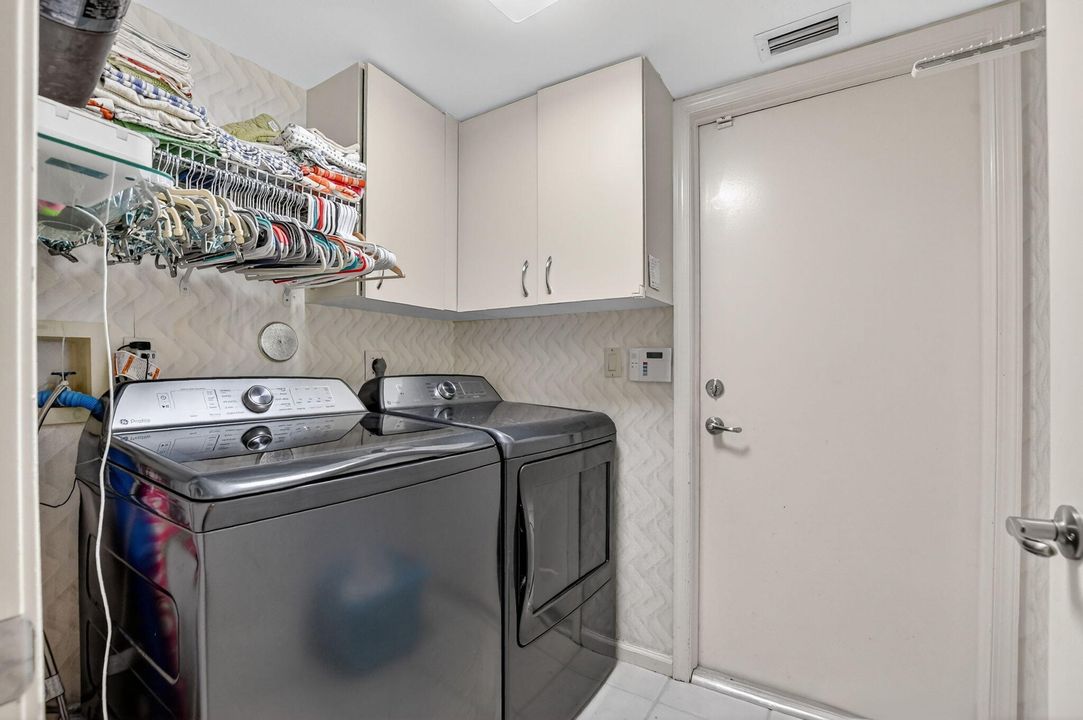 For Sale: $835,500 (3 beds, 2 baths, 2209 Square Feet)