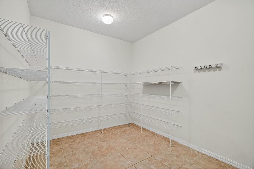 For Sale: $419,000 (3 beds, 2 baths, 2336 Square Feet)