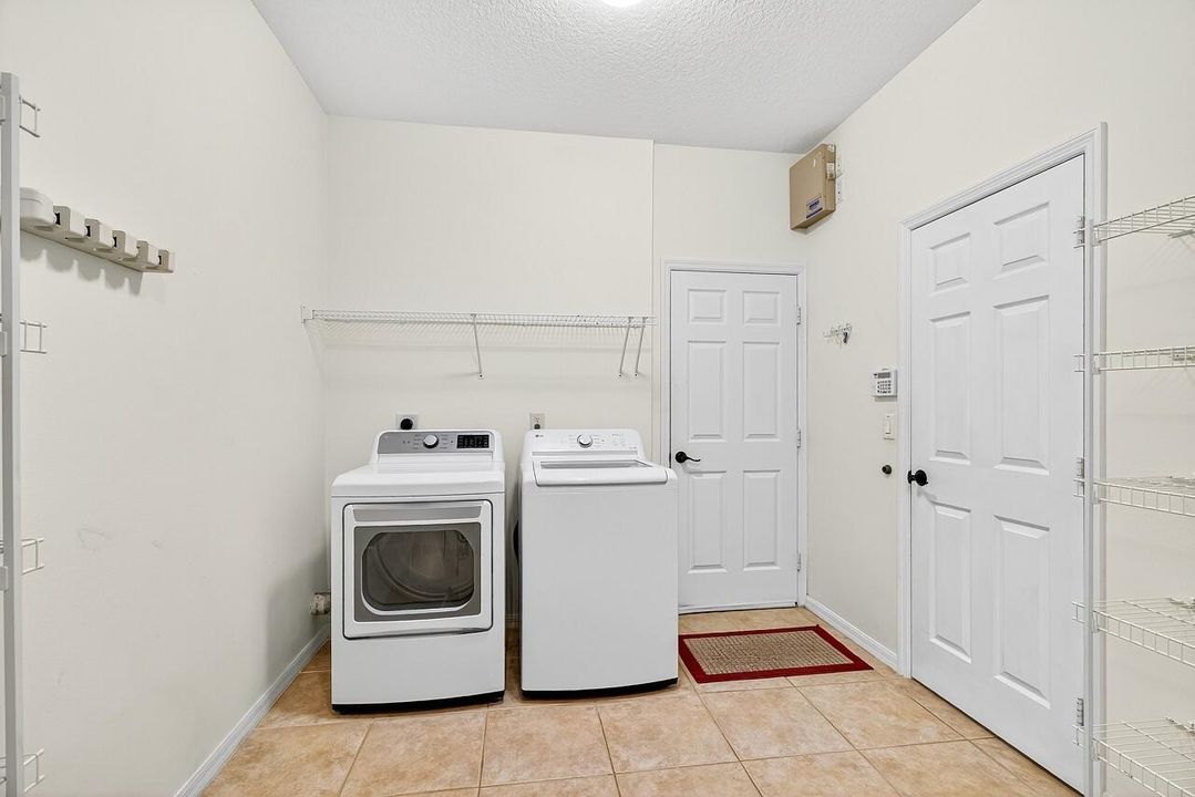 For Sale: $419,000 (3 beds, 2 baths, 2336 Square Feet)